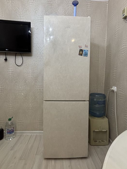 Продам холодильник Hotpoint Ariston