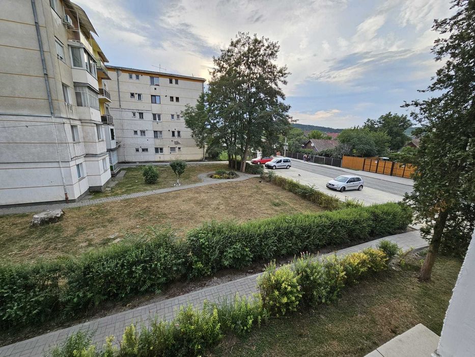 Vand apartament 3 camere in Ludus