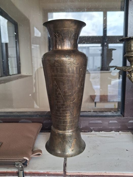 Lot 4 obiecte vintage de colecție din alamă și bronz masiv (Vază, Carafă, Sfeșnic)