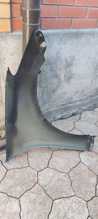 Передний левый крыло