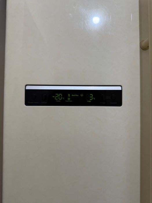 Двухдверный холодильник