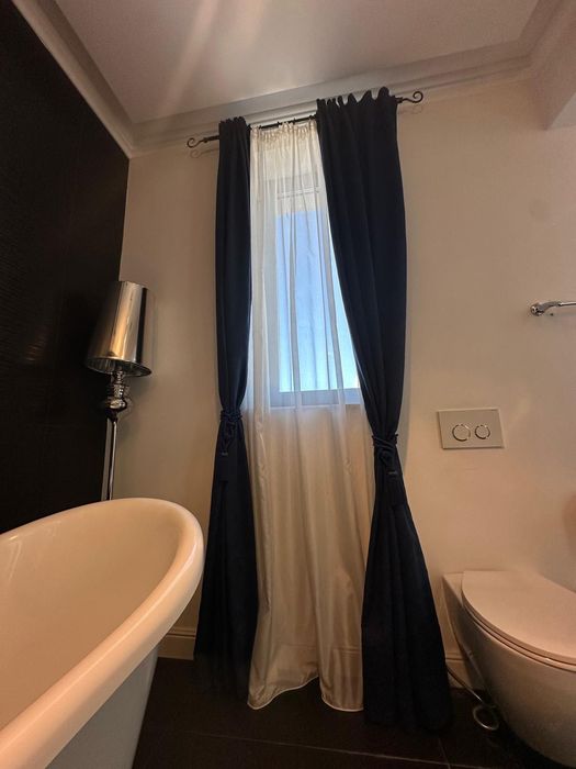 Draperie albastru închis