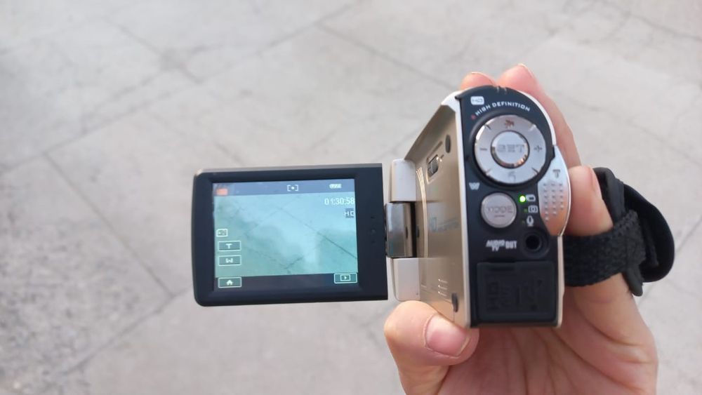 Продам видеокамеру новая