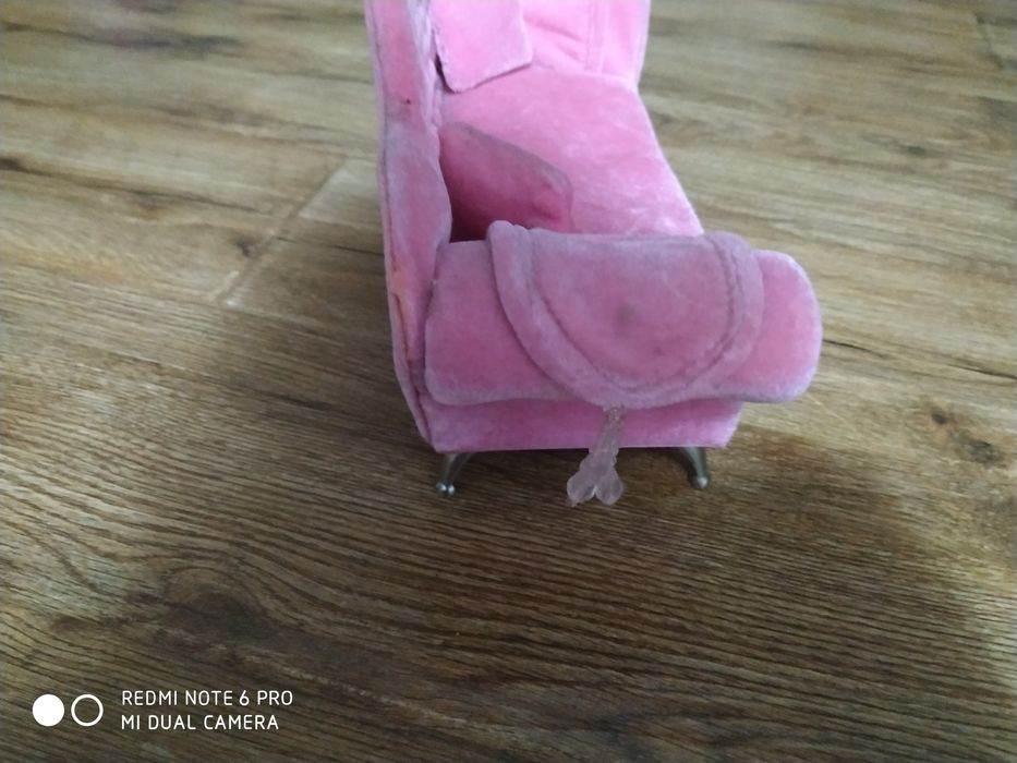 Продам диван для кукол- шкатулка