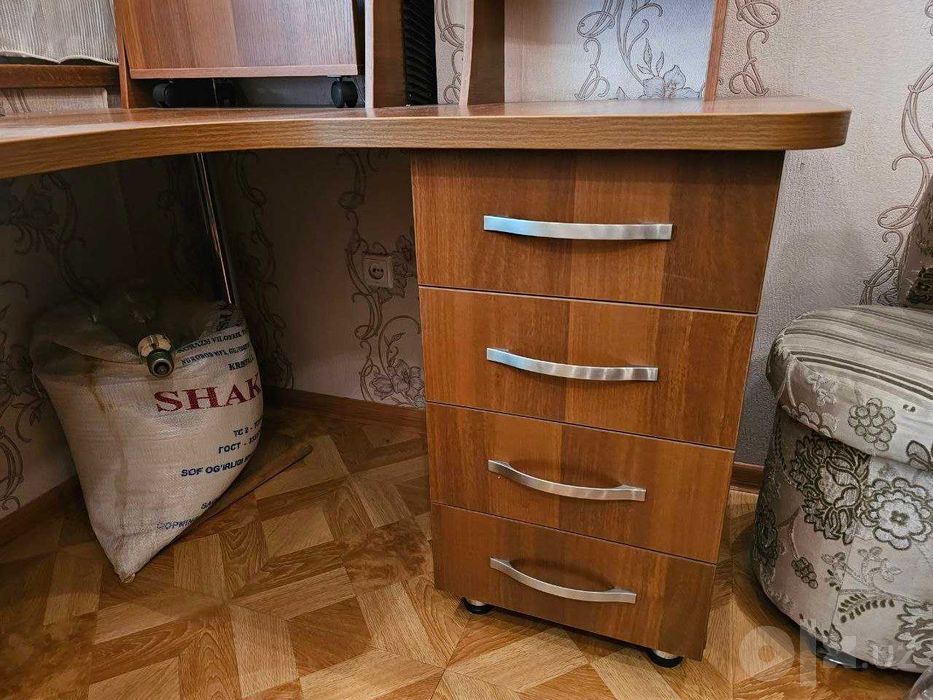 Шкаф для комнаты. Компьютерный стол. Кровать