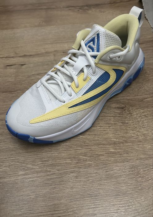 Adidasi nike immortality 3