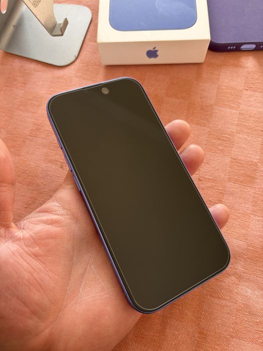 Vand iPhone 16 UltraMarine ca nou!