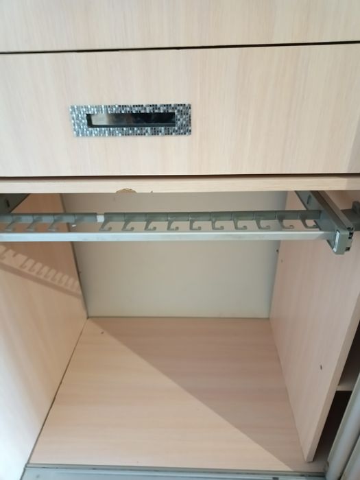 Продам плательно-бельевой шкаф