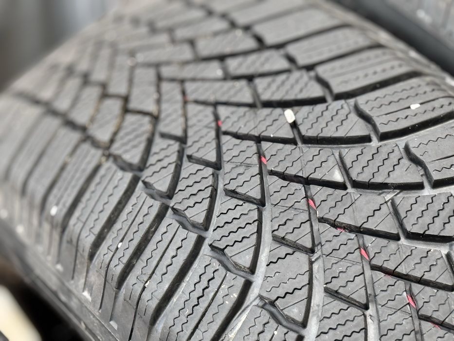 215/60/R17 Bridgestone Blizzak 4бр зимни Run Flat dot2624