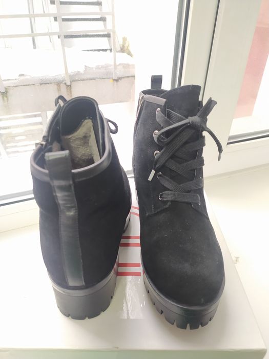 Зимние женские ботинки (40 размер)