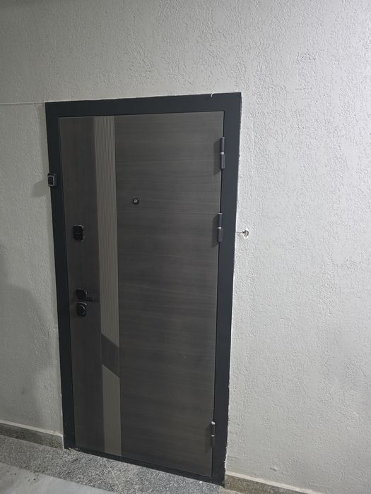 Продаётся 4-х комнатная квартира на Юнусабад-19. Новостроенным доме