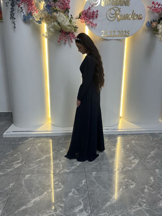 Вечернее платье с вуалью с боку