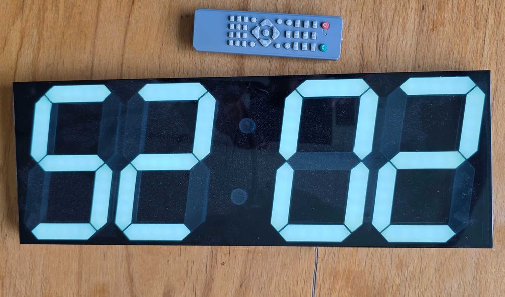 Нов Голям цифров LED часовник +календар-термометър-аларми-дистанционно