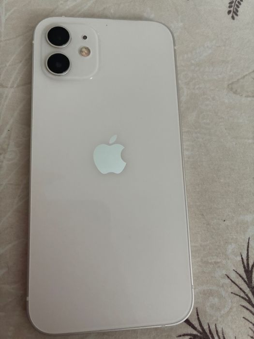 Iphone12  бял  в добро състояние