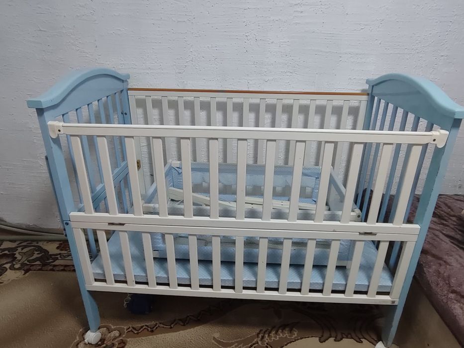 Продам манежку с люлькой