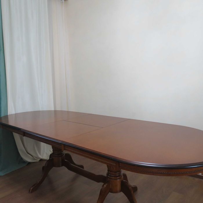 Стол для гостинной