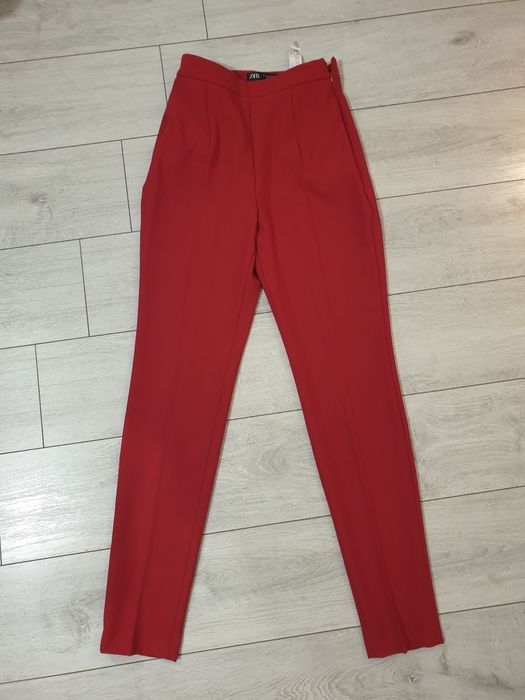 Pantaloni roșii S-M