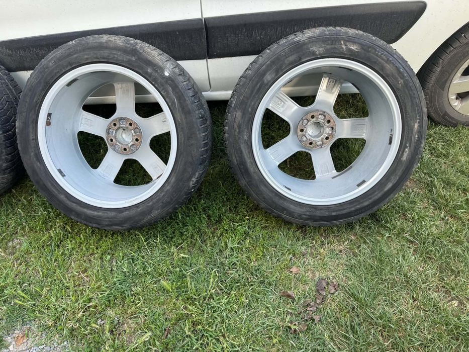 Комплект оригинални алуминиеви джанти Audi 19" с гуми Hankook.
