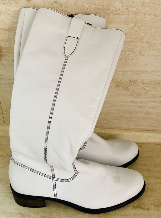 Дамски бели ботуши от естествена кожа
