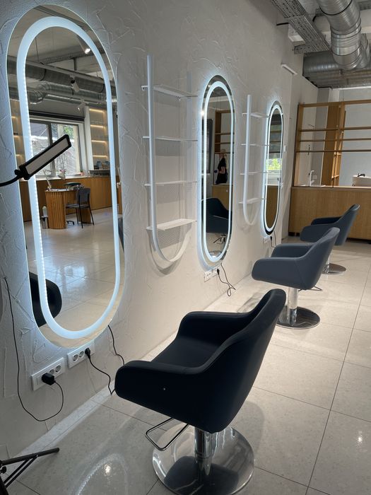 Vand 2 scaune coafor si 1 scafa CERIOTTI 10.000 lei