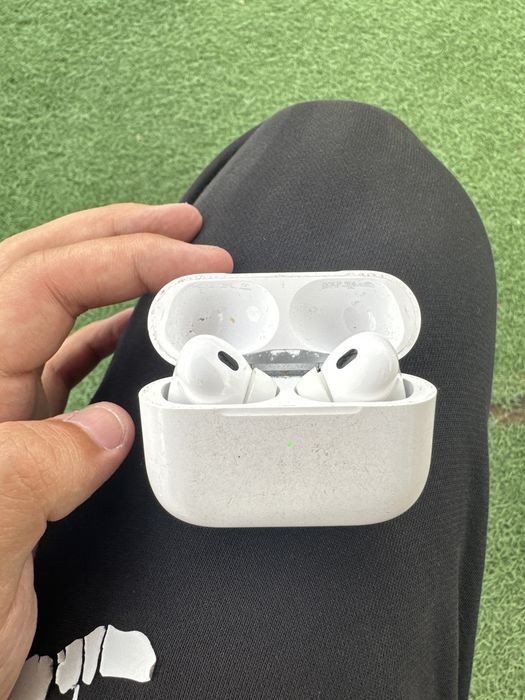 продам наушники airpods