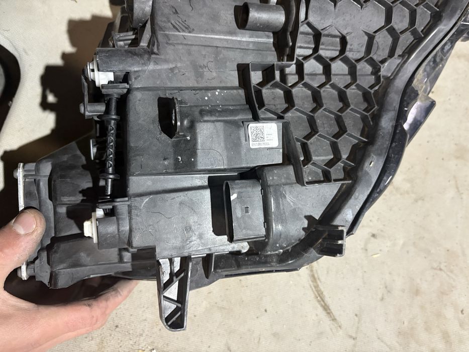 Volvo V60 2018 година Ляв Лед Фар Led