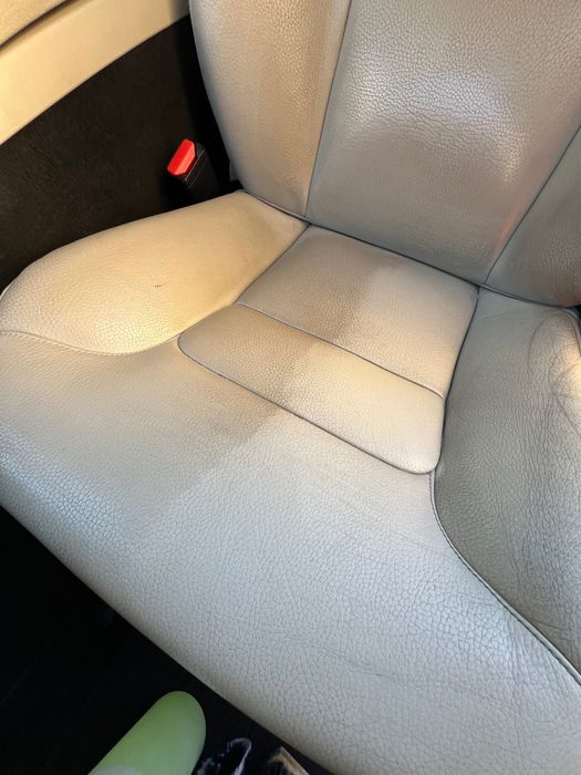 Curatare canapea , mochetă , scaune , interior auto