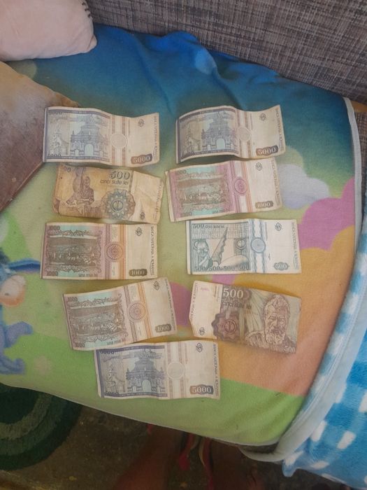 Vând bani vechi  pentru colectionari