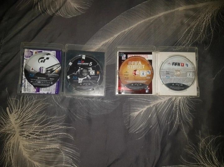 Grand Turismo 5 și Fifa 13