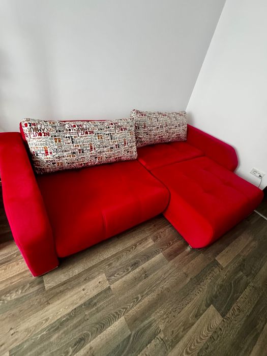 Vând canapea extensibila 3 locuri