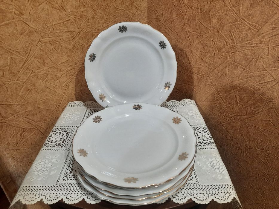 Красивые фарфоровые тарелки для 2х блюд (d-20см), Чехословакия. Безупр
