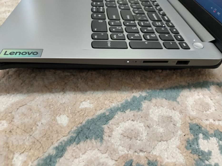 Продам Ноутбок Оффисный , Lenovo