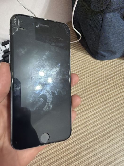 Продам iphone 8 64gb с коробкой