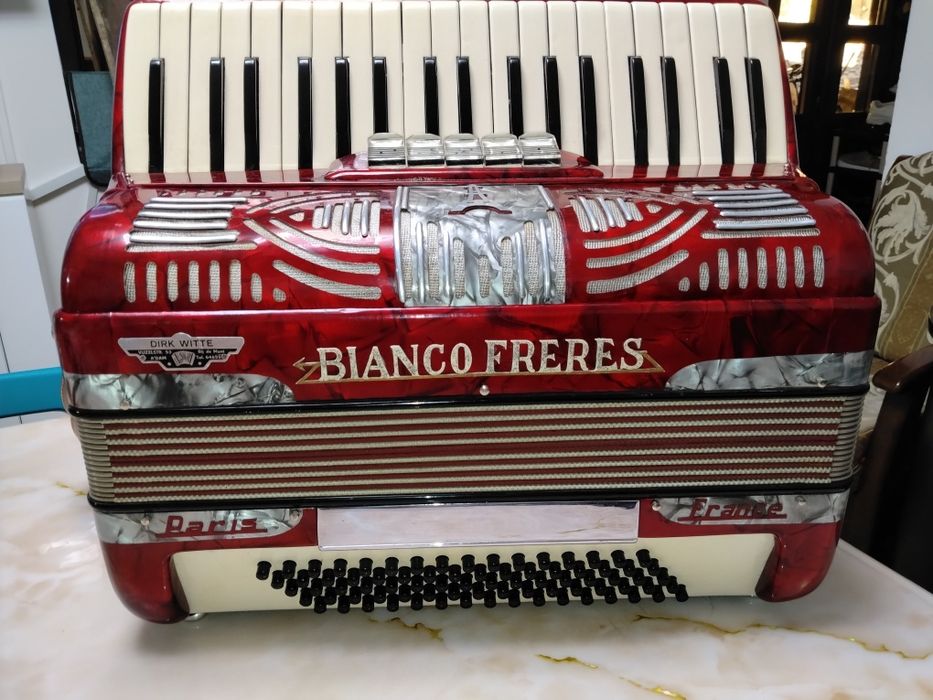 Vând acordeon Bianco Freres