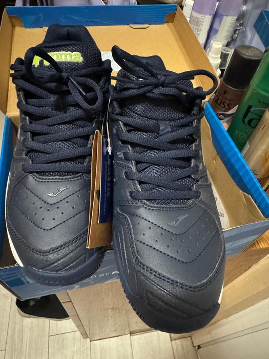 Продавам маратонки за тенис на корт Joma!