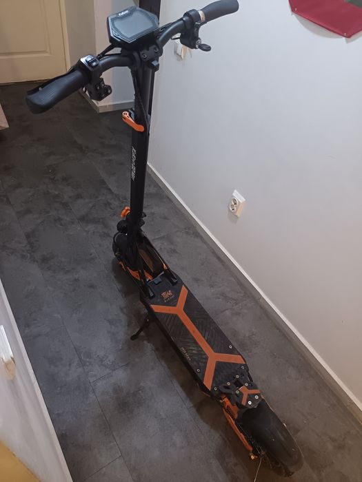 Vând trotineta kukirin g2 Max