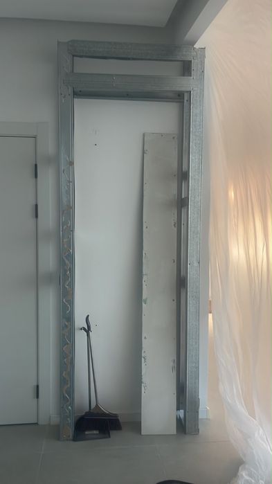 Продам 2 стуля и 1 стол