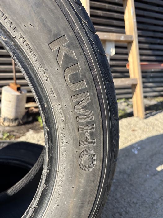 2 бр. Летни гуми 235/55/18 Kumho