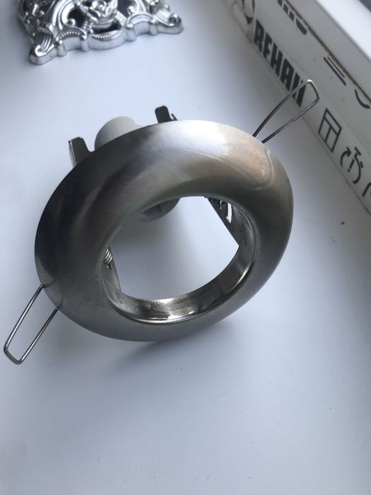 Споты - точечный светильник.