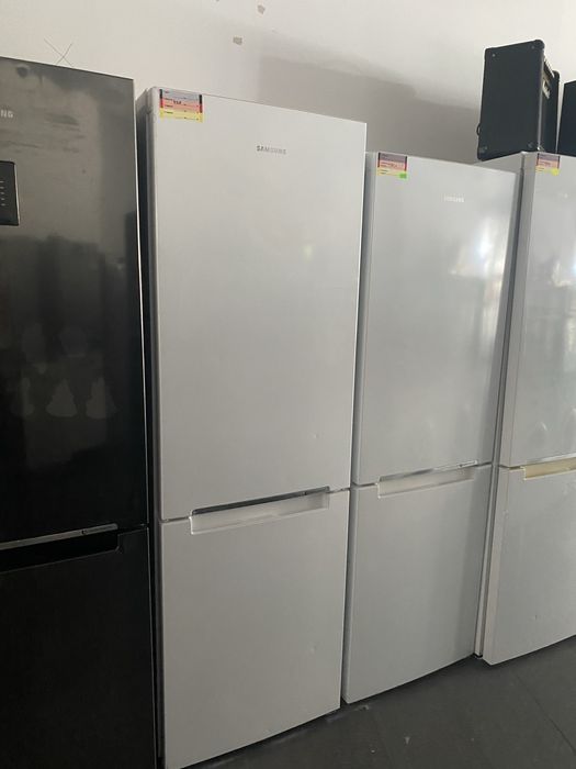 Хладилник с фризер Samsung