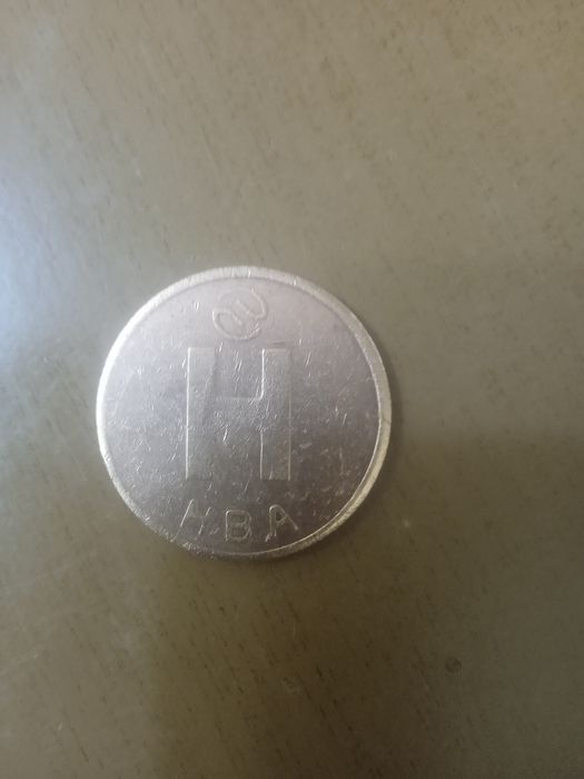 Продам манету не дорого