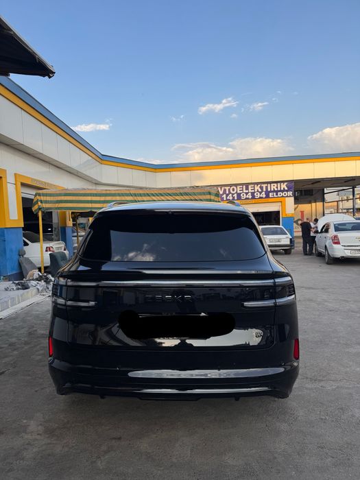 Zeekr 8X Black obsidion 2026