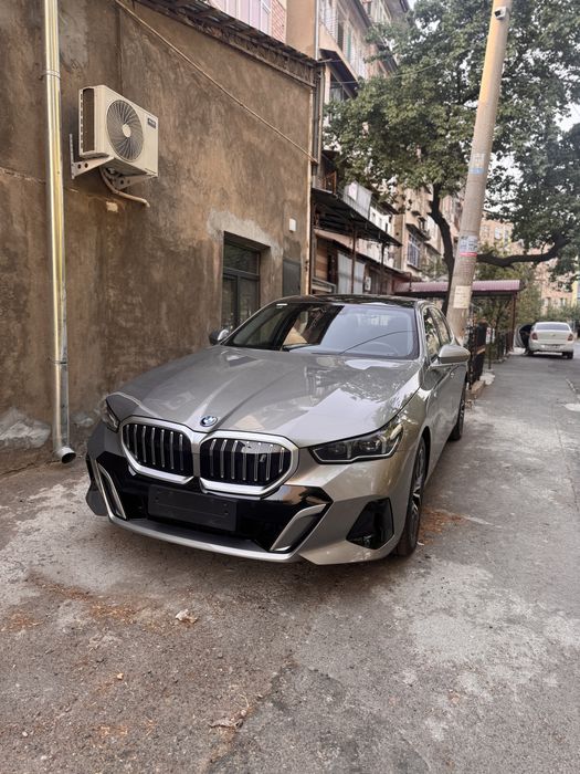 BMW i5 35l m sport 2024-йил Топ Тоза Краскаси  21.000км пробег