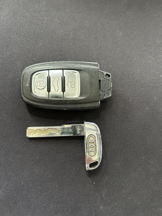 Cheie Auto Audi A4 B8