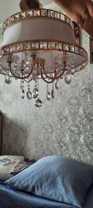 Продам люстру хрустальную