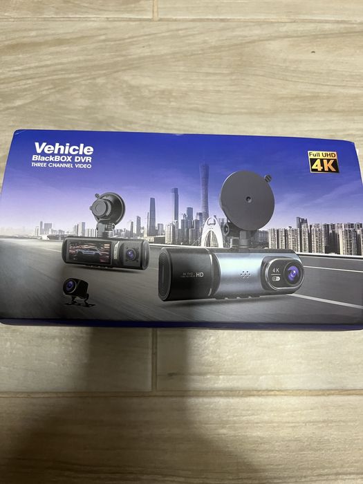 Видеорегистратор 4K с 3 камери