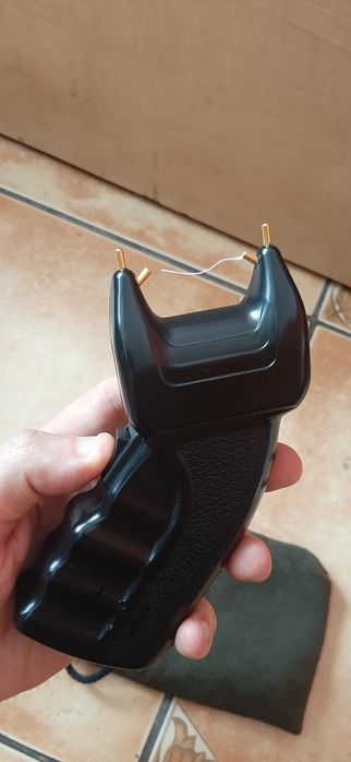 Electrosoc autoaparare profesional nou cu husa defence power baterie