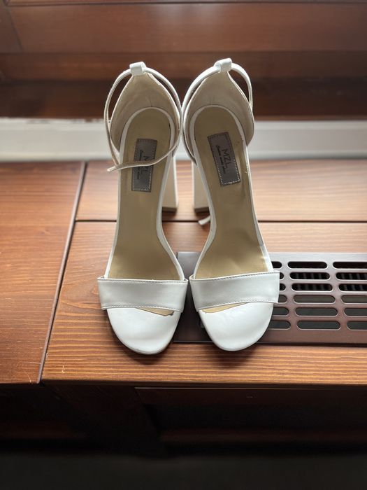 Vând sandale de mireasa Mamzelle