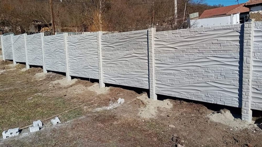 Oferta garduri din beton premium placi de gard Model Lemn
