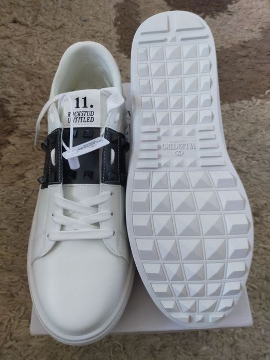 Valentino Garavani Rockstud Untitled